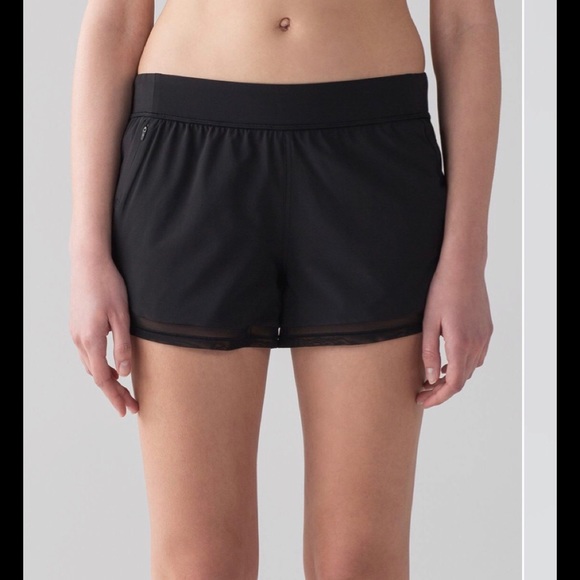 lululemon athletica Pants - Lululemon Two With One Reversible Shorts Sz 6